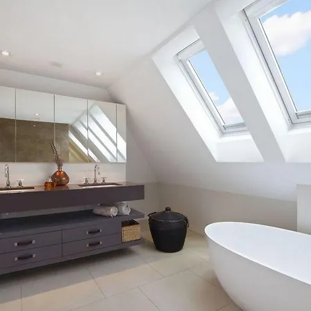 5Br Top-Class House With Garden And Outdoor Pool *